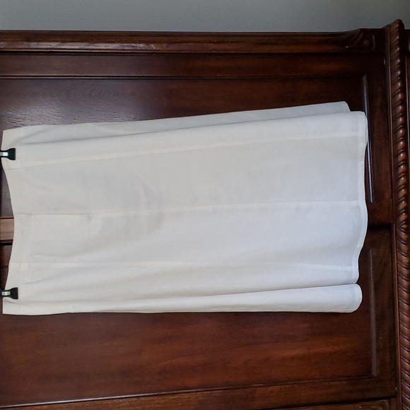 Liz Claiborne Dresses & Skirts - Ladies white linen lined a line skirt